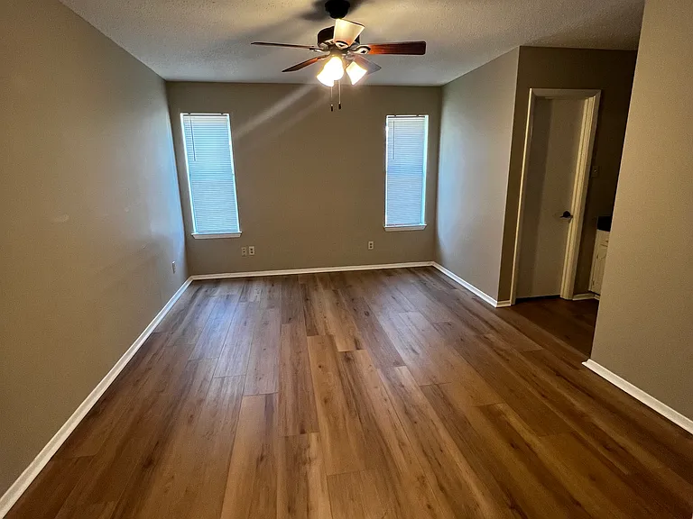 909 Nicole Dr — Photo 4