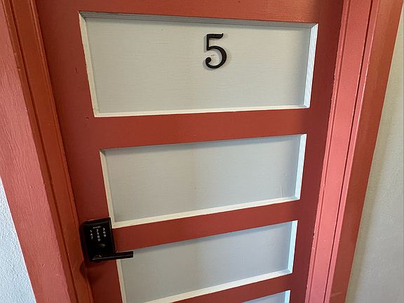 3rd image of 1120 Finnegan Way APT 5
