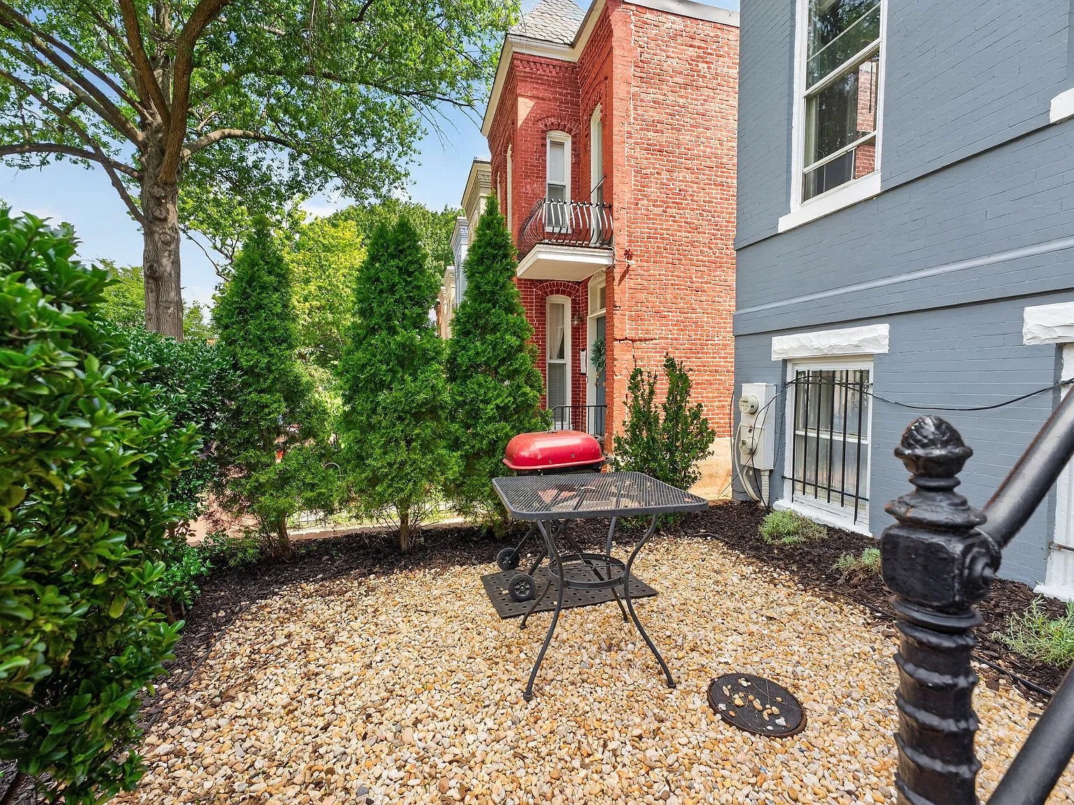 2 bed, 1.5 bath, 1163 sqft, $3,999 — Photo 3