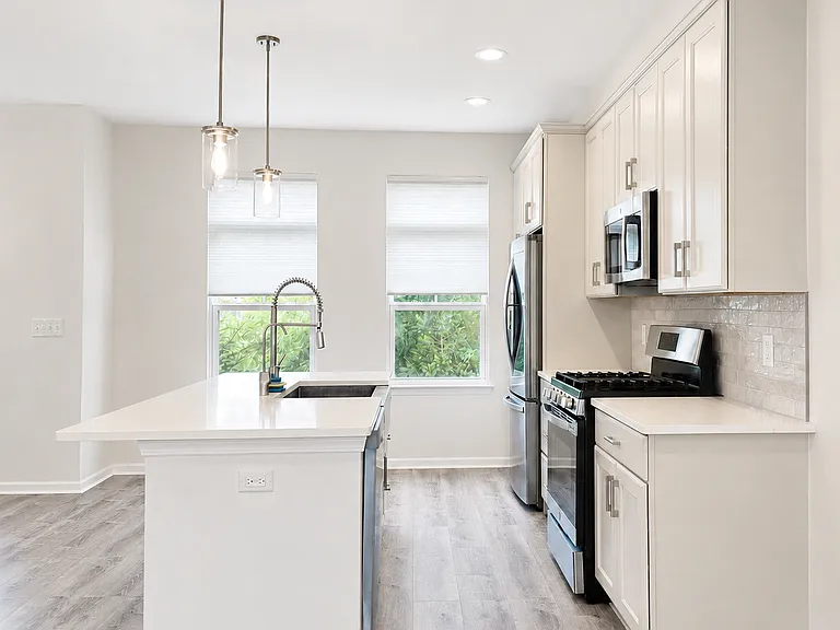 655 Jenny Way — Photo 1
