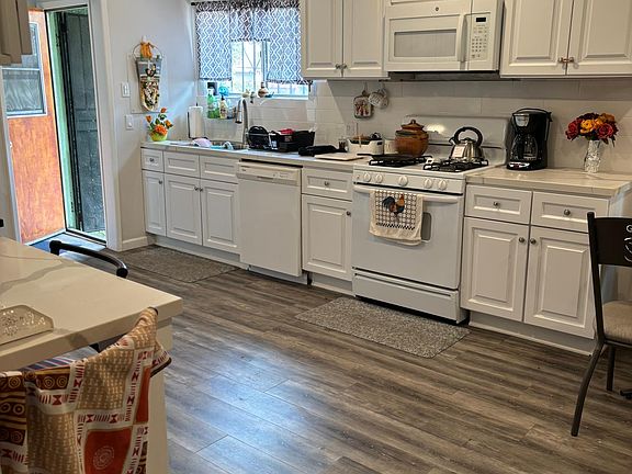 3rd image of 10338 Omelveny Ave