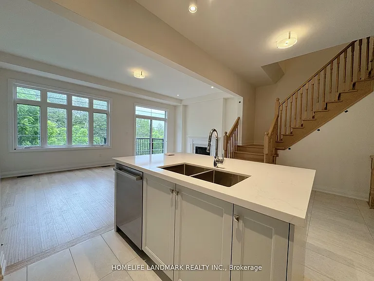 73 West Village Ln — Photo 15
