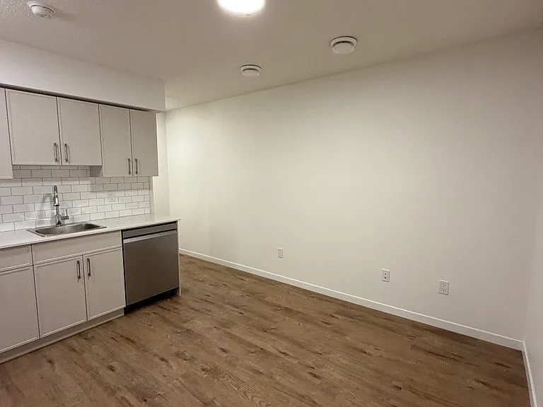 1271 Keswick Dr SW — Photo 3