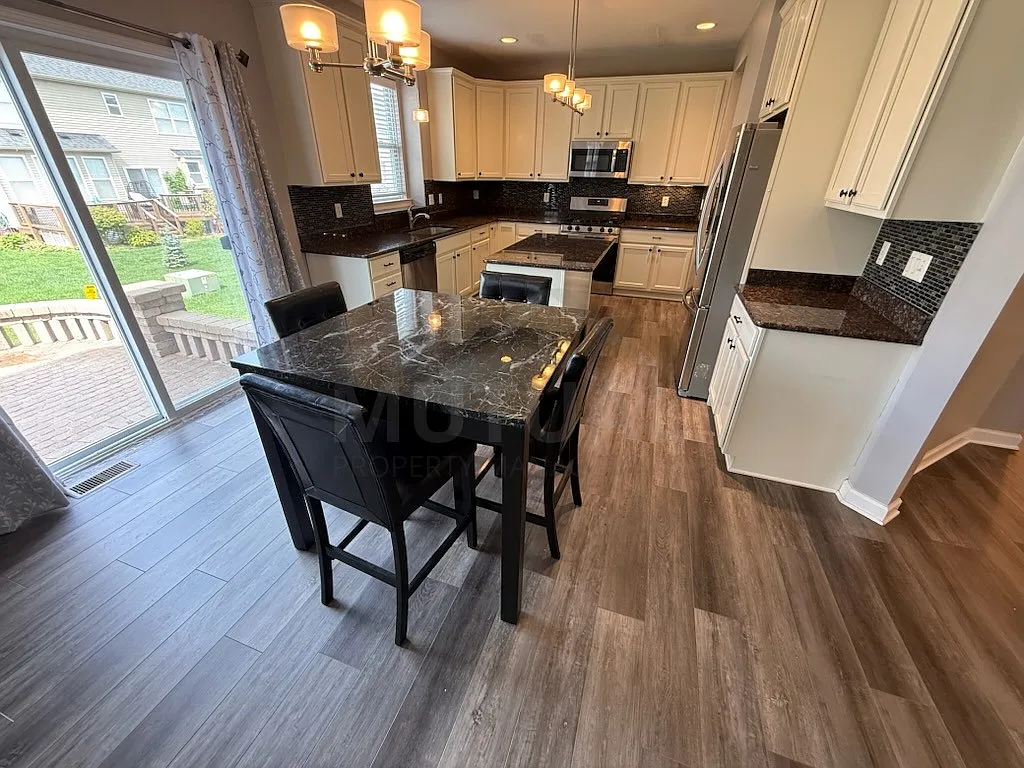 4 bed, 3.5 bath, 2932 sqft, $3,595 — Photo 4