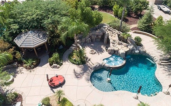 5th image of 25737 Beth Dr