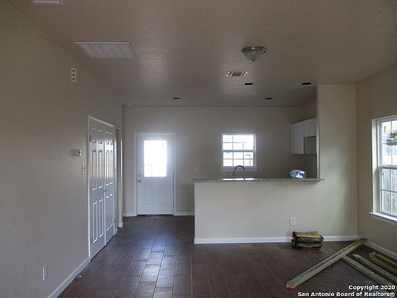 5th image of 5651 Midcrown Dr