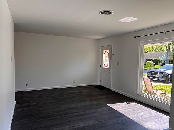 4th image of 2901 N Richmond Dr