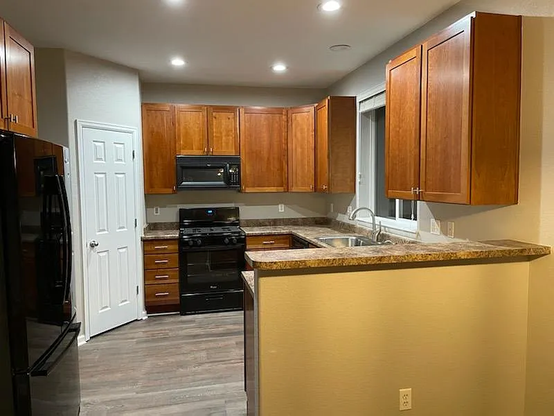 4 bed, 2.5 bath, 2171 sqft, $3,600 — Photo 4