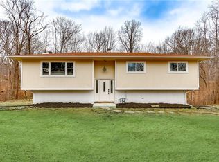 50 Twin Lakes Dr, Airmont, NY 10952