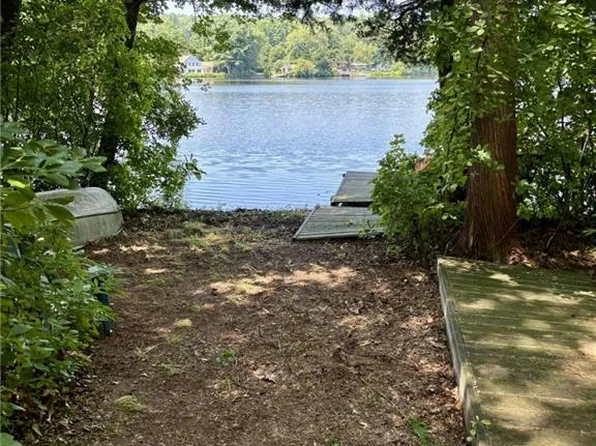 2 Kay St, Hope Valley, RI 02832