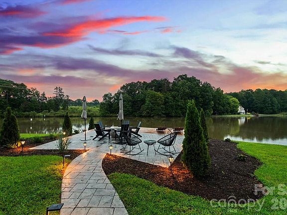 2nd image of 1337 Whispering Oaks Cir