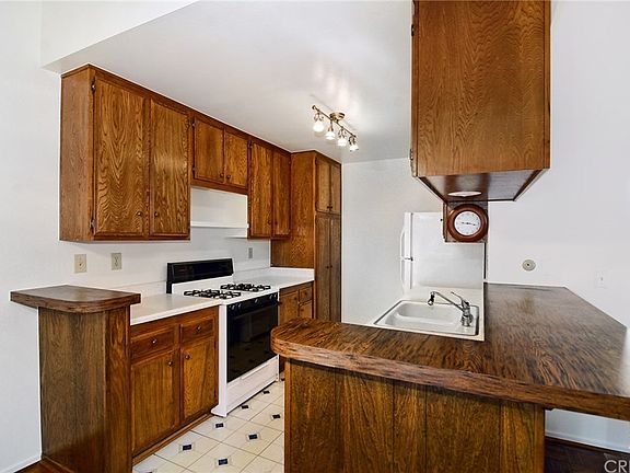 5th image of 22247 1/4 Erwin St #7
