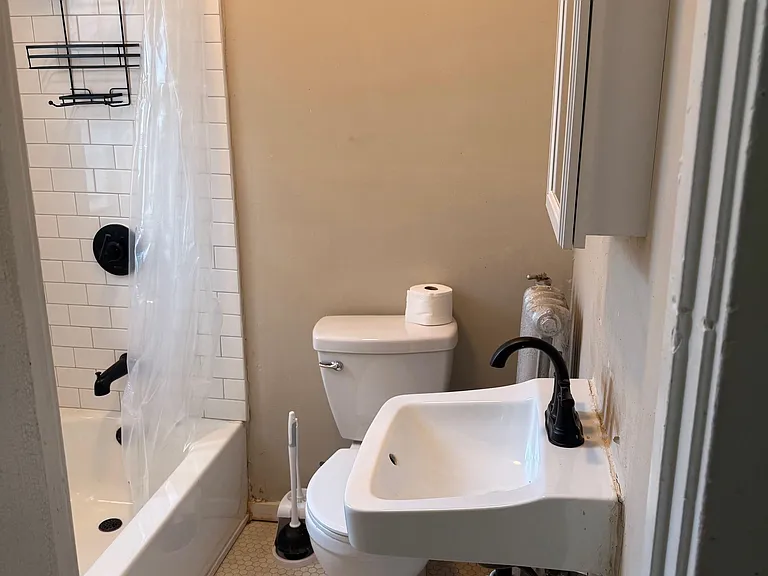 145 S Fitzhugh St — Photo 32