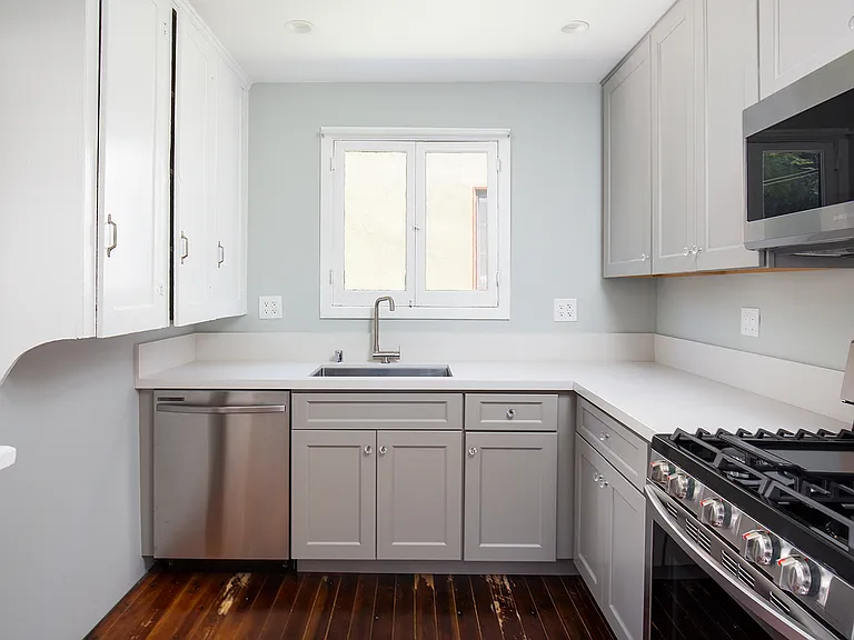 459 E Sacramento St — Photo 7