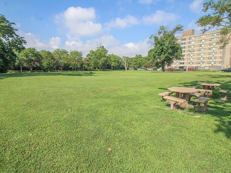 The Regency at St. Louis Apartments — Photo 12