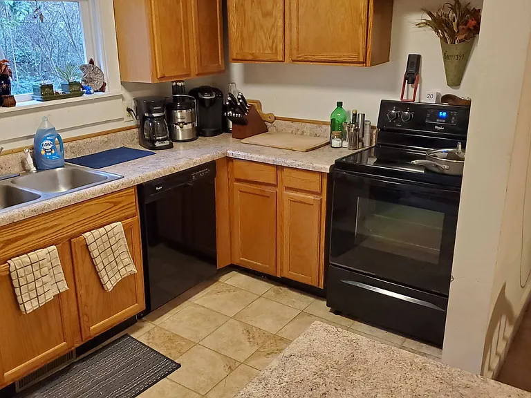 220 Johnson Dr — Photo 6