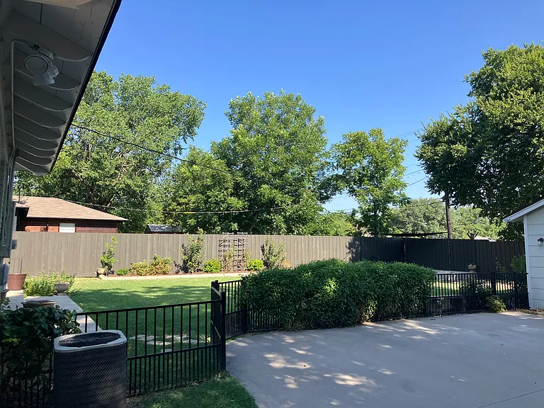 1508 Linden Dr — Photo 23