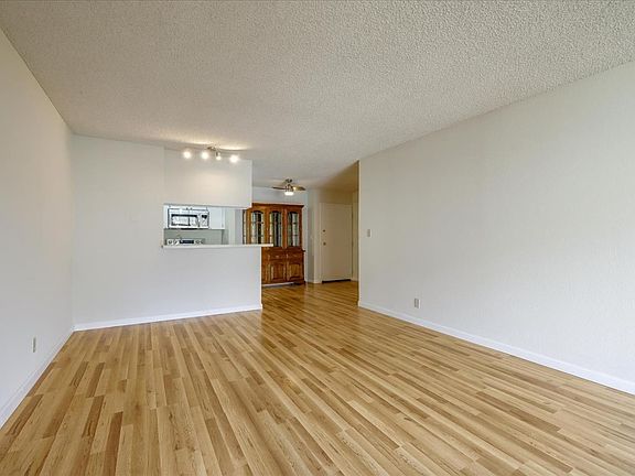 5th image of 373 Half Moon Ln APT 209