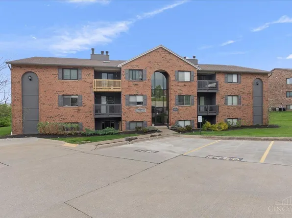 9452 Woodland Hills Dr, West Chester, OH 45011