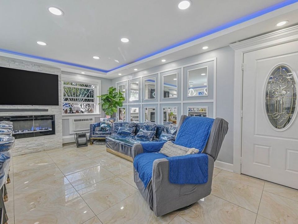 2nd image of 1464 Minford Pl Floor 1