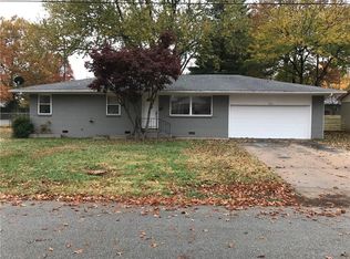 341 Crestview Dr, Bentonville, AR 72712