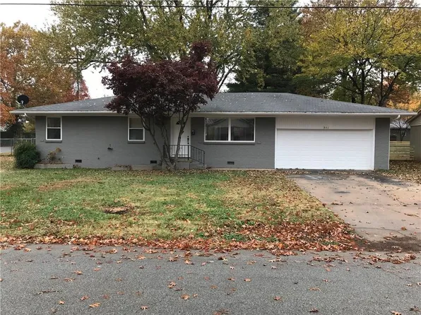 341 Crestview Dr, Bentonville, AR 72712