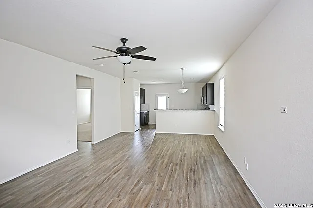 4 bed, 2.5 bath, 2052 sqft, $1,850 — Photo 3