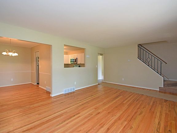 4th image of 1362 Meadowbright Ln