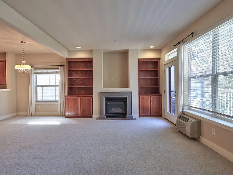 2109 NE 50th Way — Photo 5