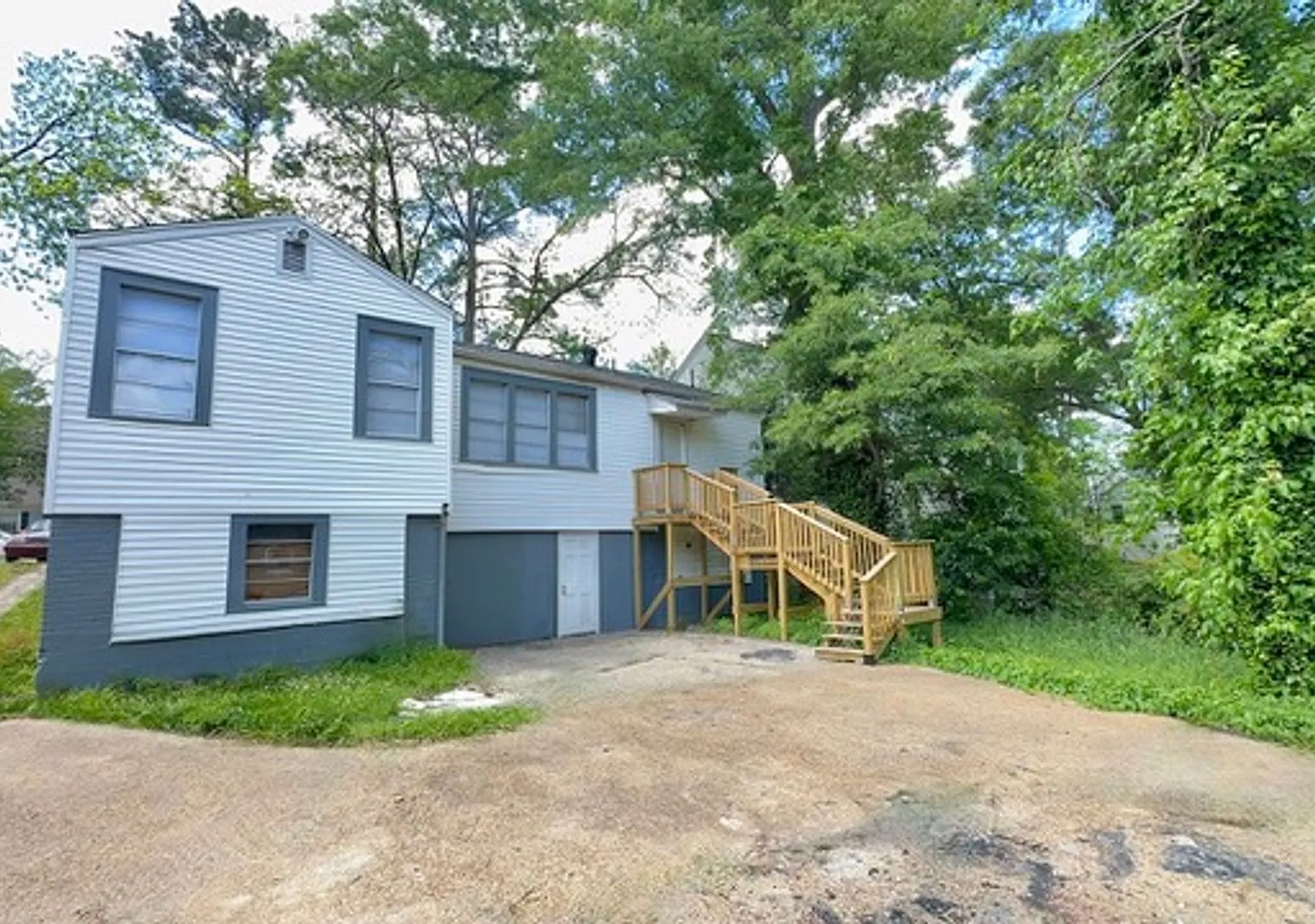 Quaint 3 bed 2 bath w/ covered parking in Fondren — Photo 2