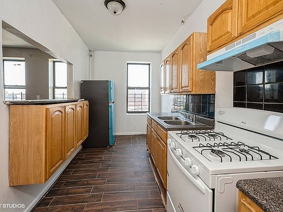3rd image of 823 E 147th St #54