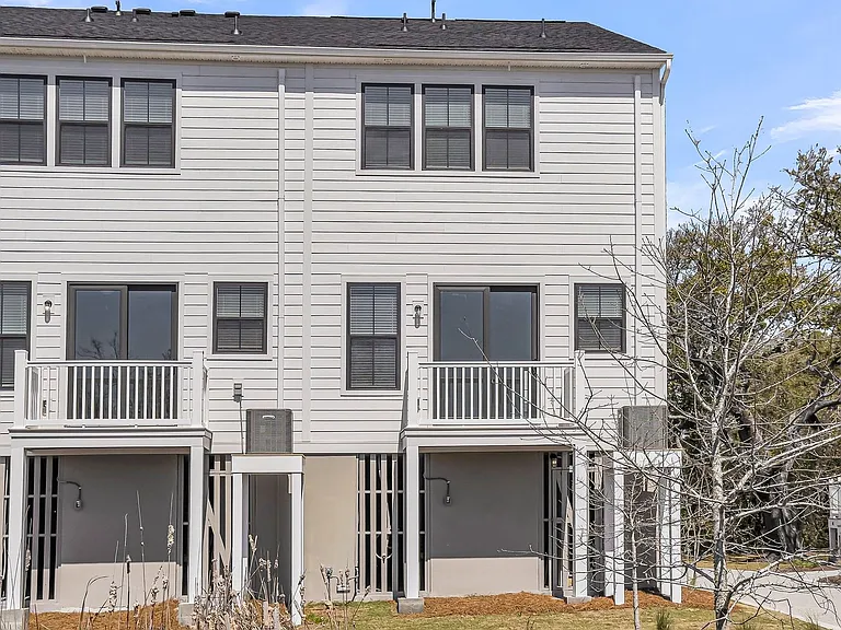 Tides at Park Circle — Photo 81