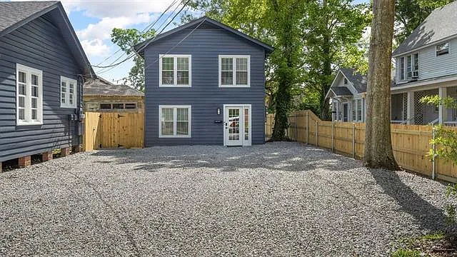 2 bed, 1.0 bath, 986 sqft, $3,000 — Photo 1