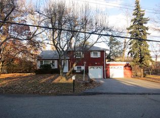 5 Rocky Ln, New Windsor, NY 12553