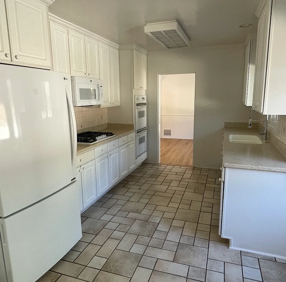 123 E Los Olivos St — Photo 4