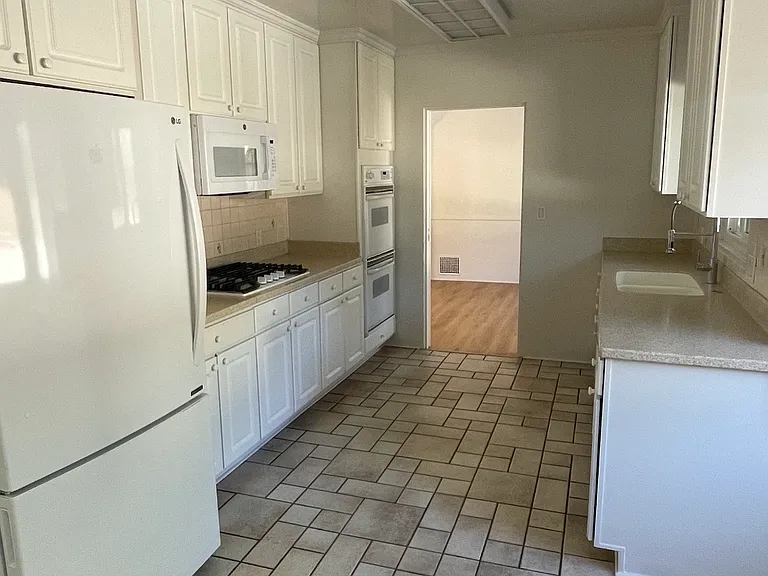 123 E Los Olivos St — Photo 4
