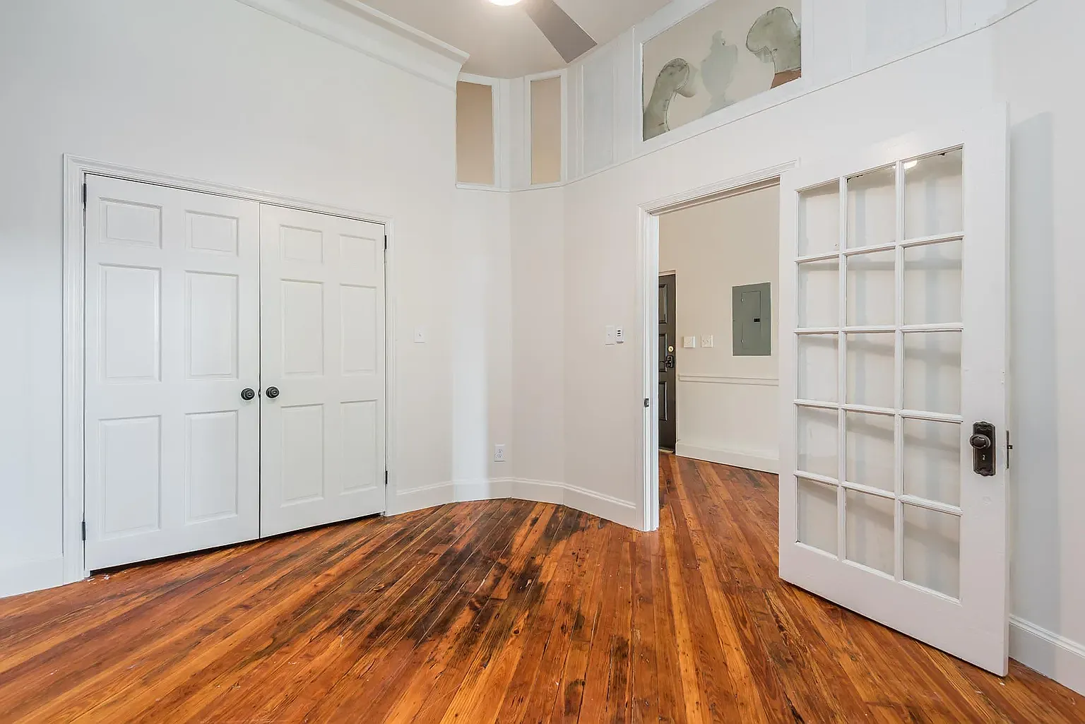 102 W Summit Hill Dr — Photo 3
