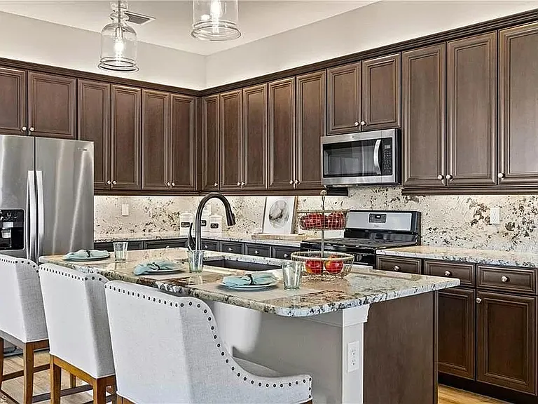 8150 Venetian Pointe Dr — Photo 5
