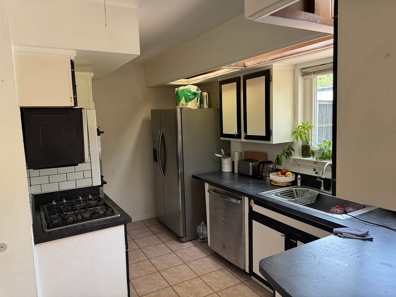 3 bed, 1280 sqft, $2,100 — Photo 3