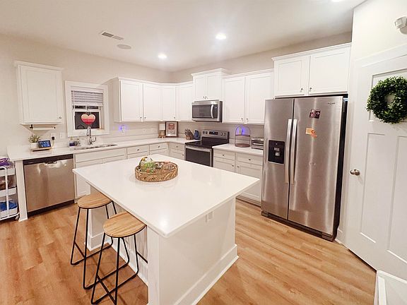 5th image of 197 Shadowbrook Way