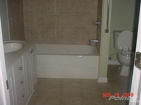 Master bedroom bath, tiled floor