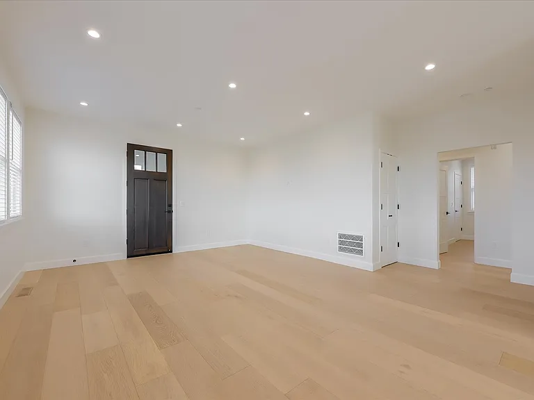 332 Pine Ave — Photo 13