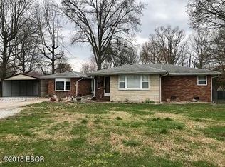 714 E Webster St, Benton, IL 62812