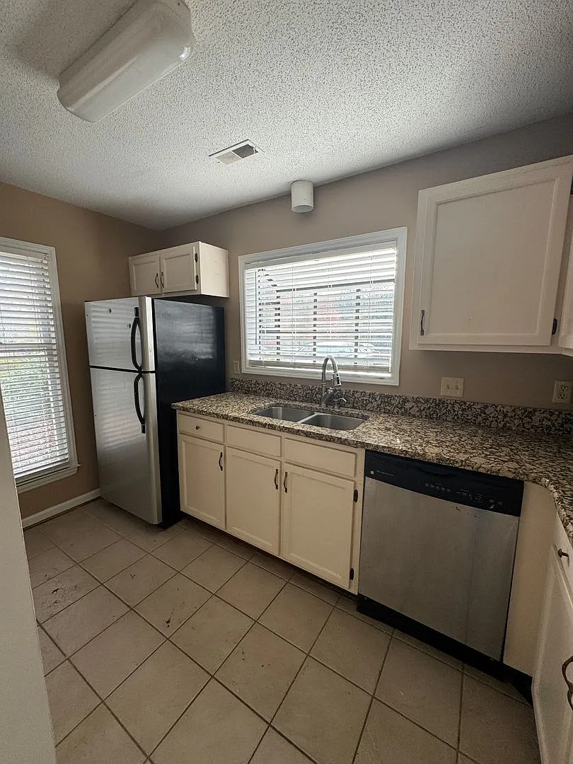2 bedroom 2 bath condo in Parkside Condos next to Fletcher Park — Photo 4