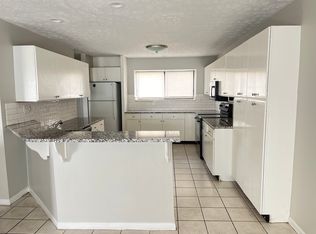 3660 Walden Dr, Lexington, KY 40517