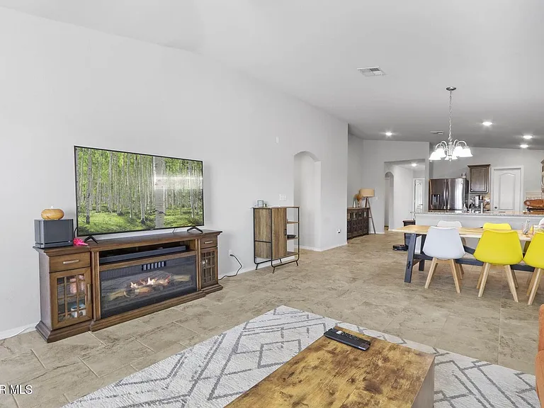 3917 Desert Dunes Dr — Photo 17