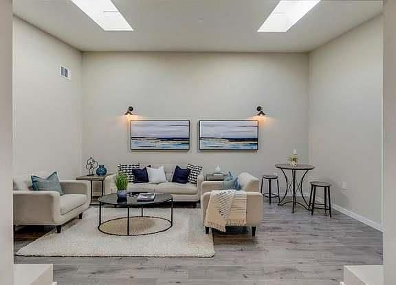 4th image of 3985 Camden Ave