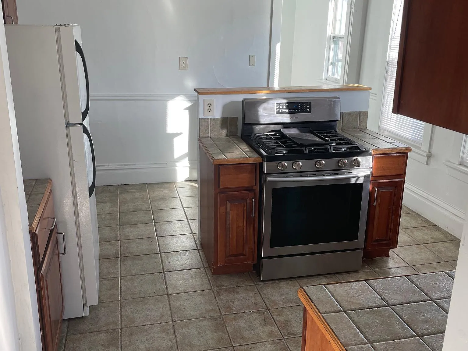 3 bed, 1404 sqft, $1,750 — Photo 2