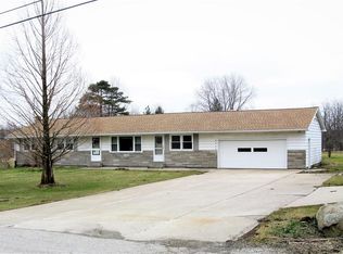 8975 Horseshoe Dr, Erie, PA 16510