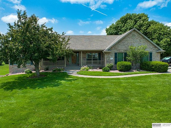 3rd image of 22335 Pine Hill Dr